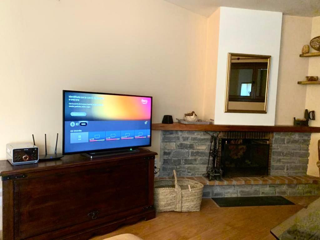 Apartament De La Vall Ferrera - L'Amfitriona Areu Kültér fotó